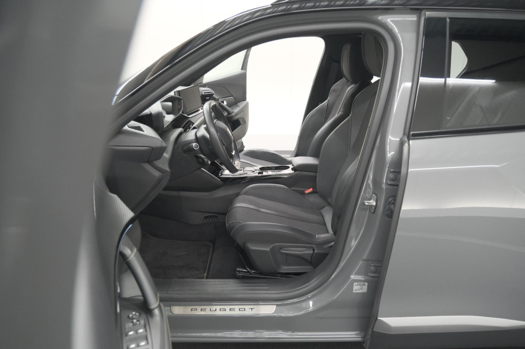 Peugeot E-2008