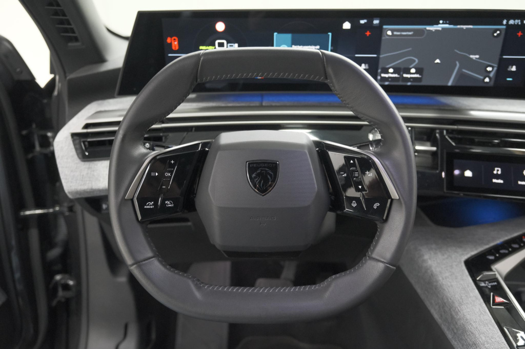 Peugeot E-3008