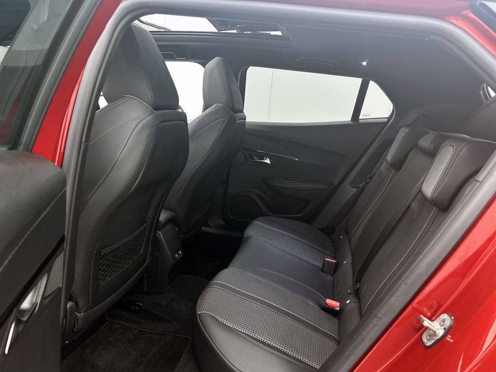 Peugeot E-2008