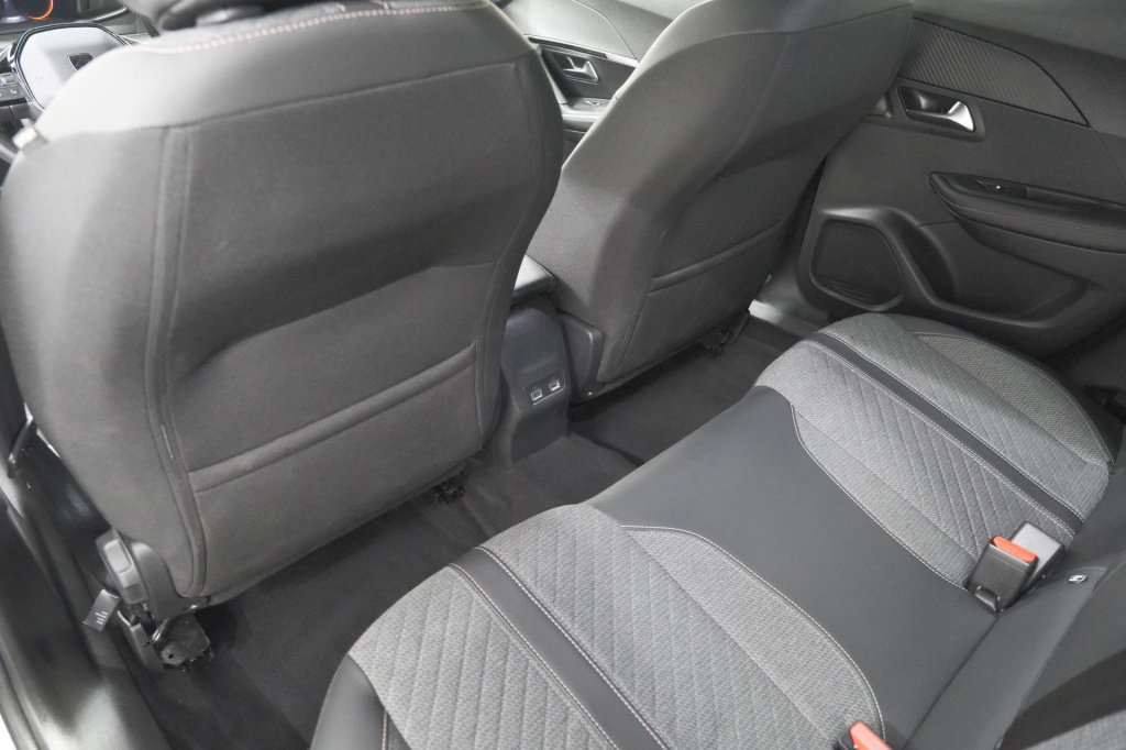 Peugeot E-2008