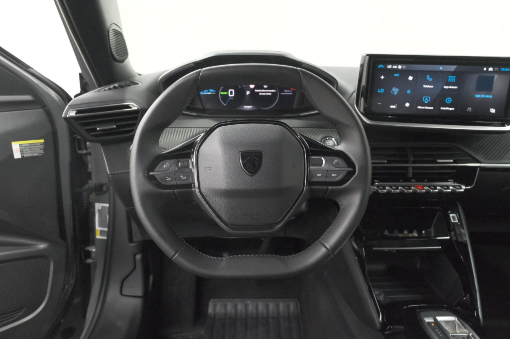 Peugeot E-2008