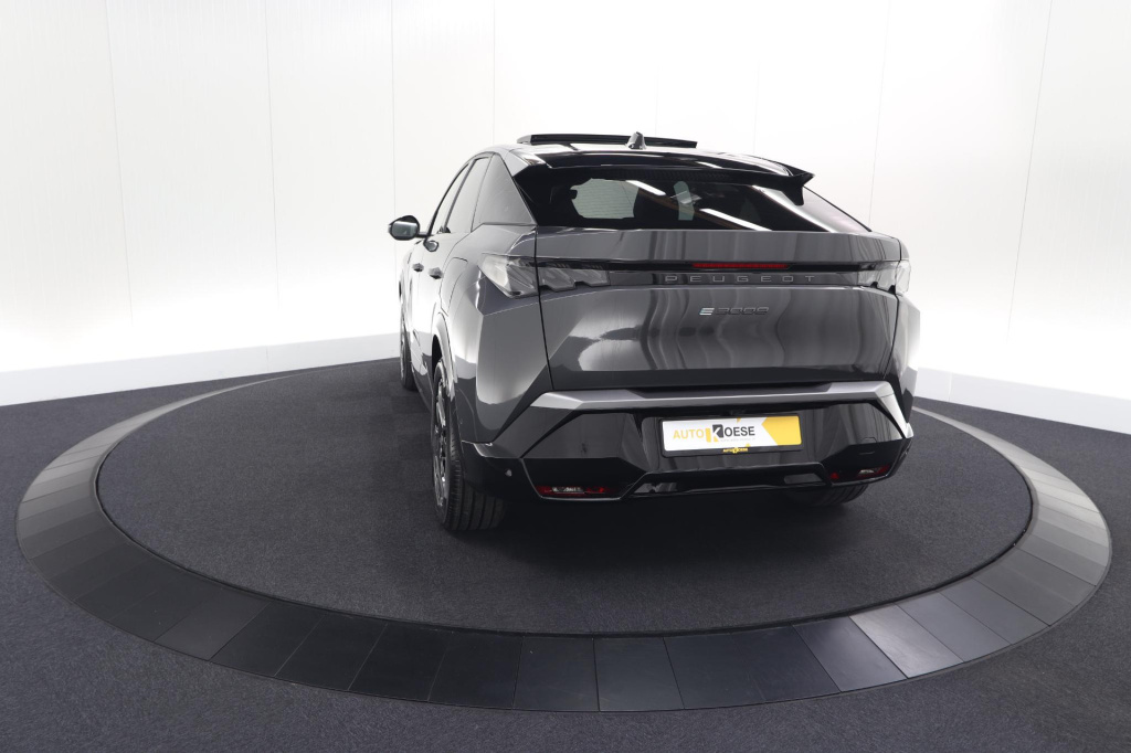 Peugeot E-3008