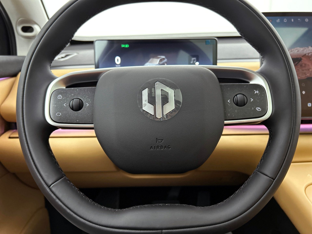 Leapmotor C10