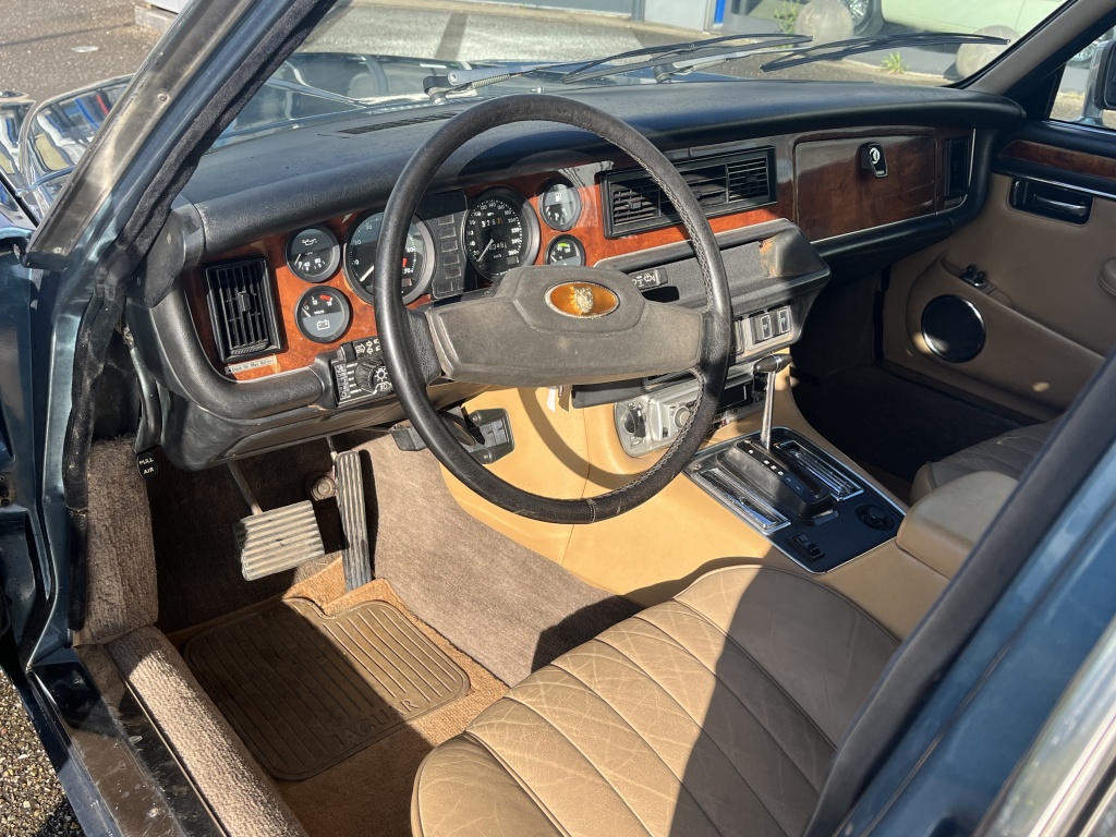 Jaguar Xj