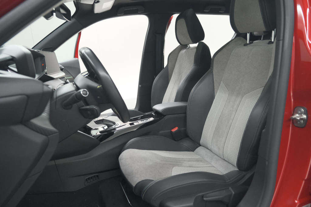 Peugeot E-2008