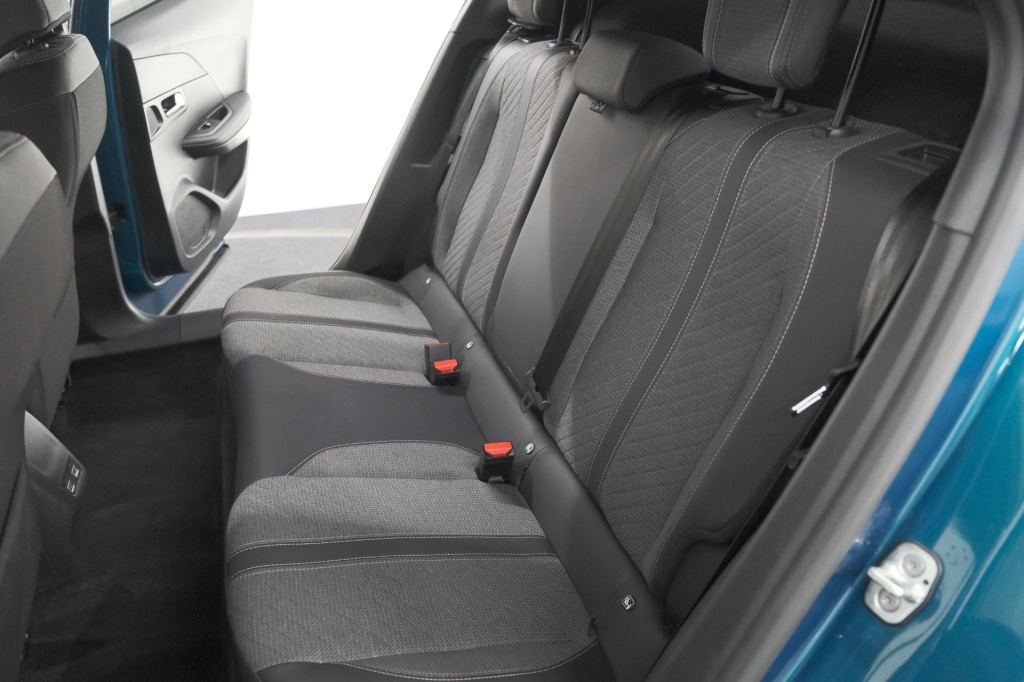 Peugeot E-2008
