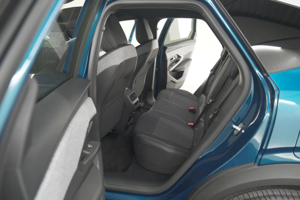 Peugeot E-3008