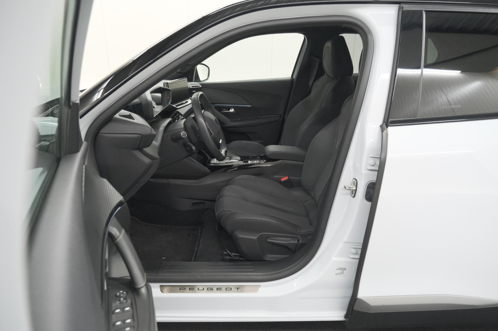 Peugeot E-2008