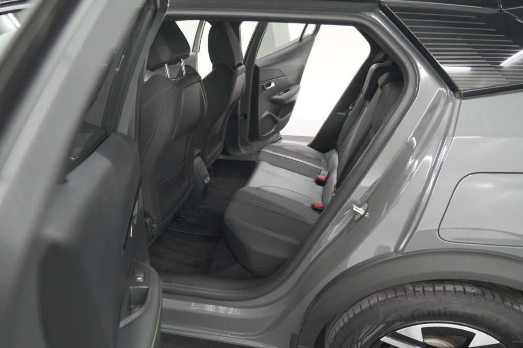 Peugeot E-2008