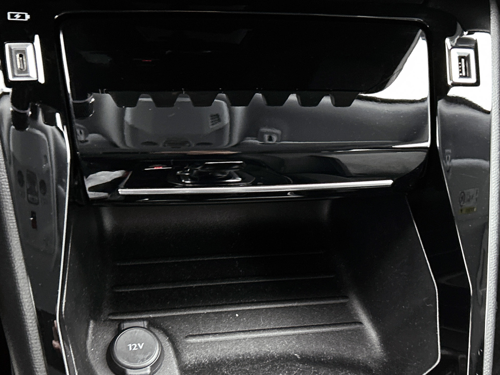 Peugeot E-2008