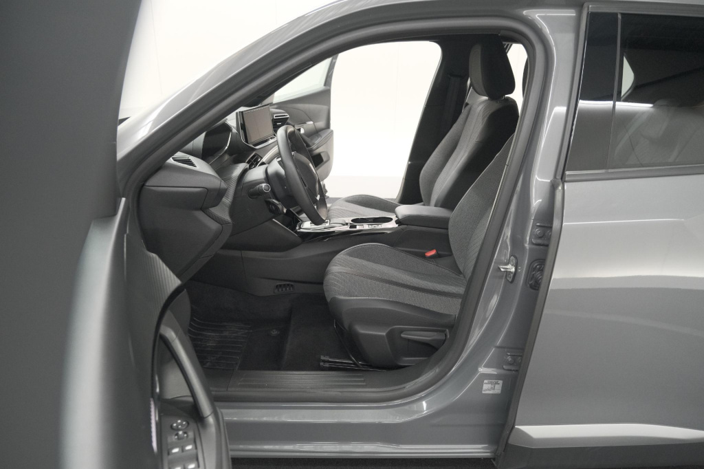 Peugeot E-2008