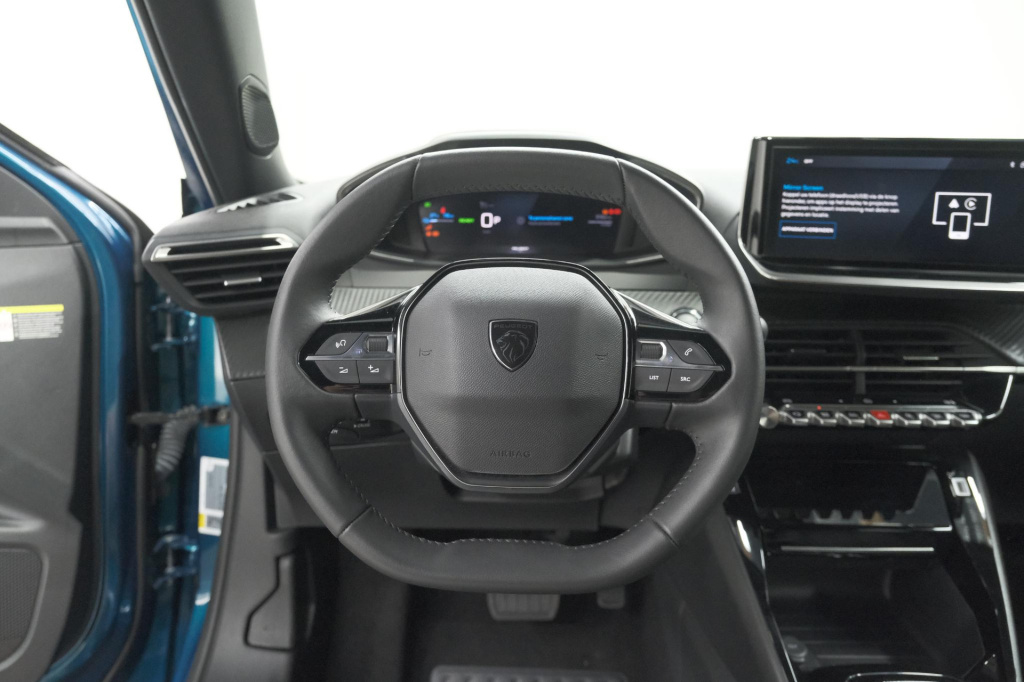 Peugeot E-2008