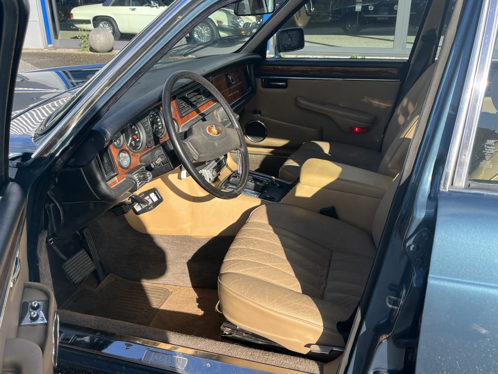 Jaguar Xj