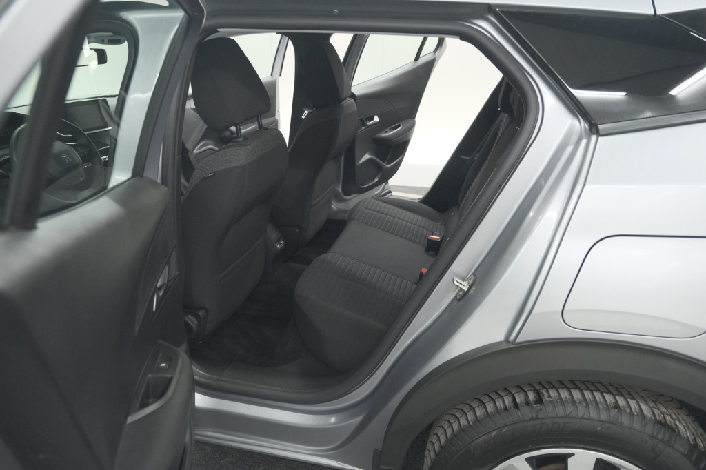 Peugeot E-2008