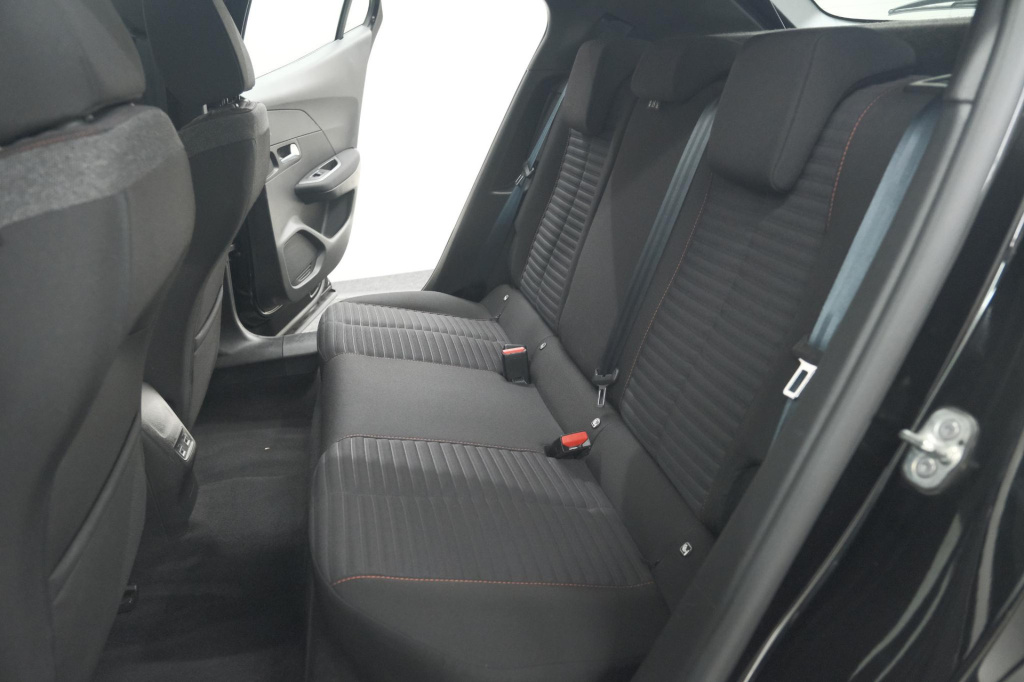 Peugeot E-2008