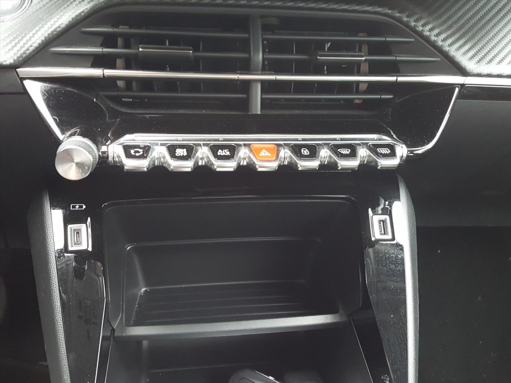 Peugeot E-2008