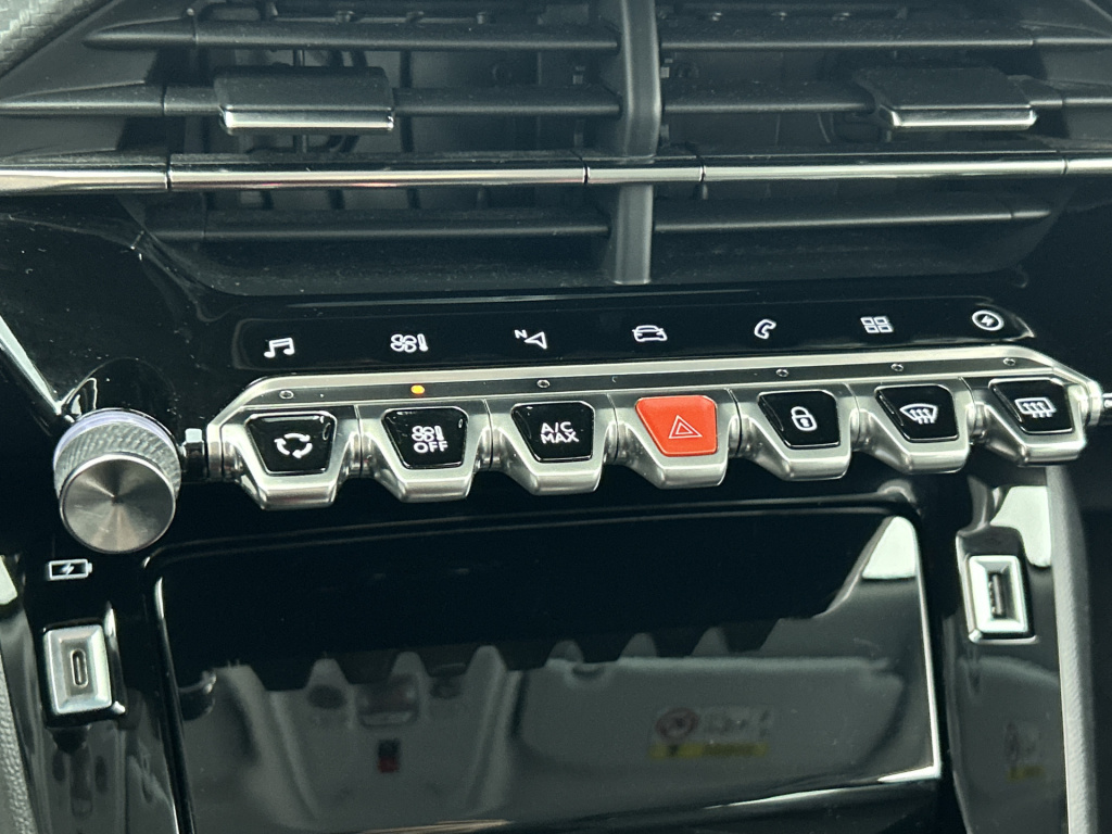 Peugeot E-2008