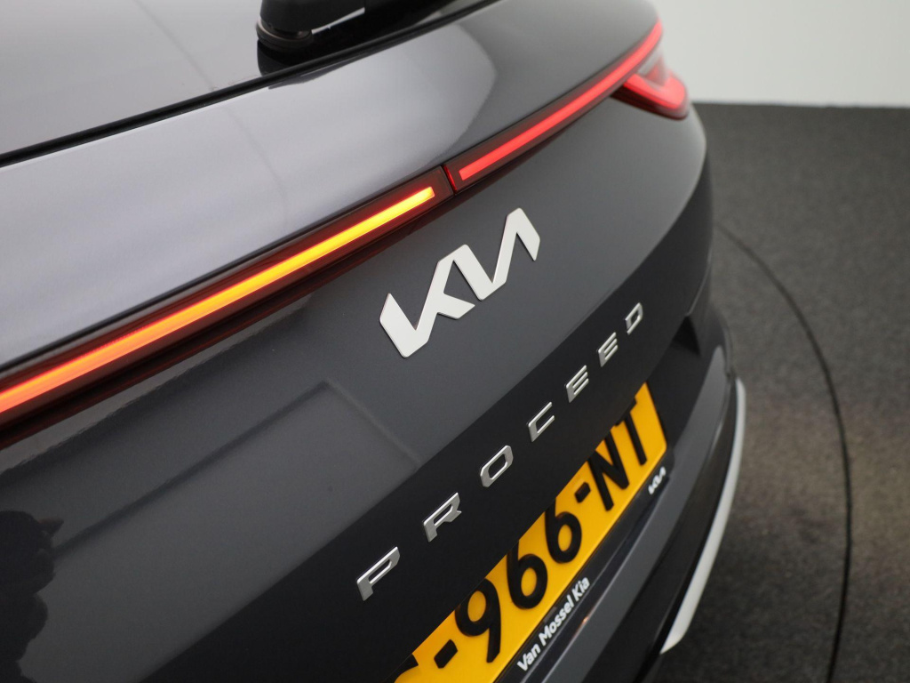 Kia Proceed