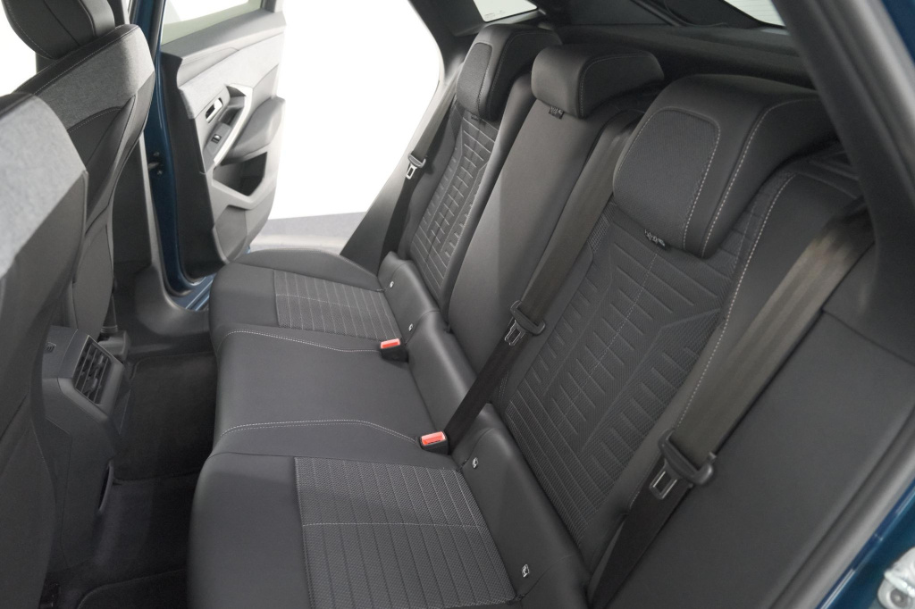 Peugeot E-3008