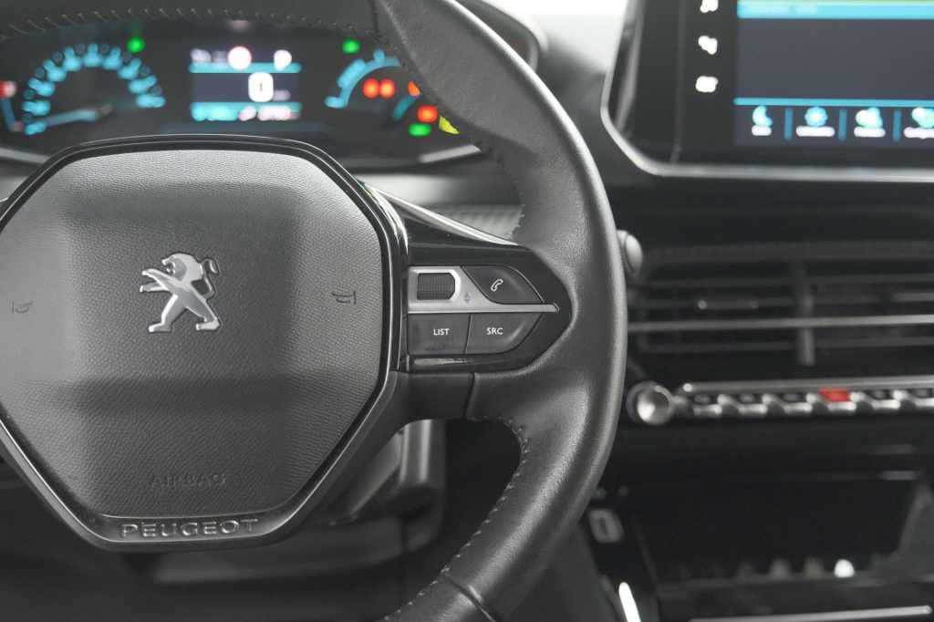 Peugeot E-2008
