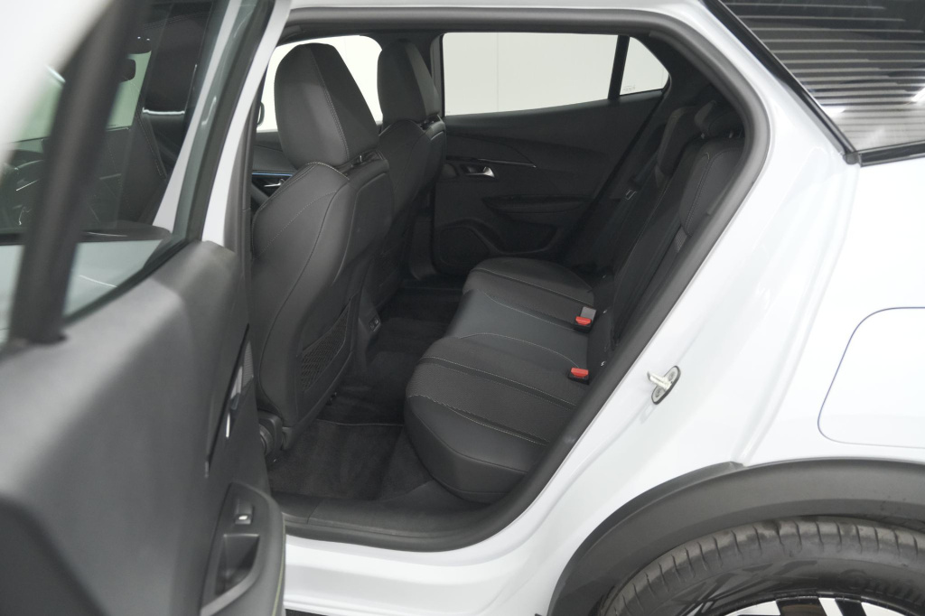 Peugeot E-2008