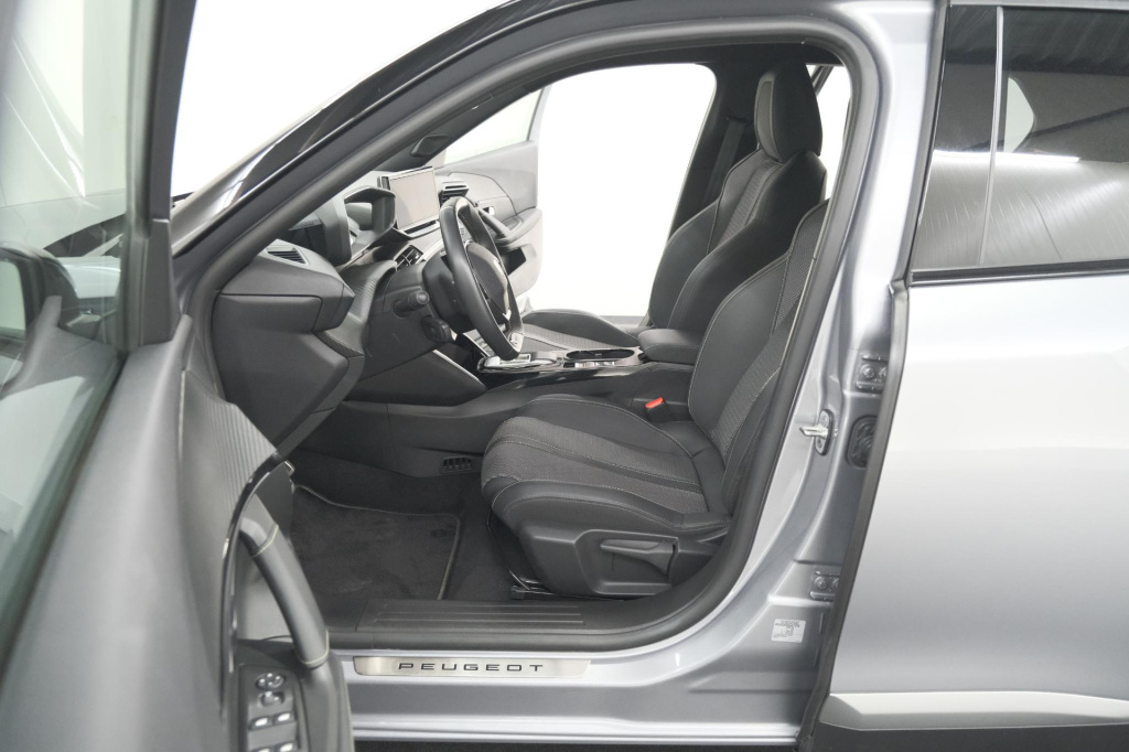 Peugeot E-2008