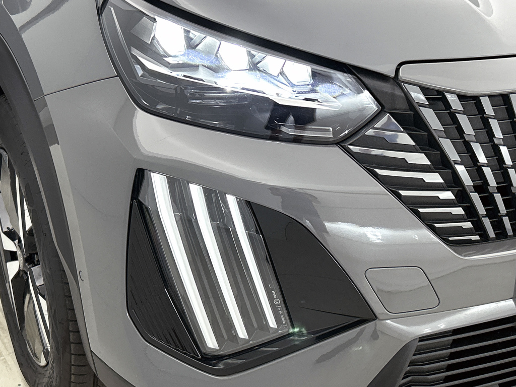 Peugeot E-2008