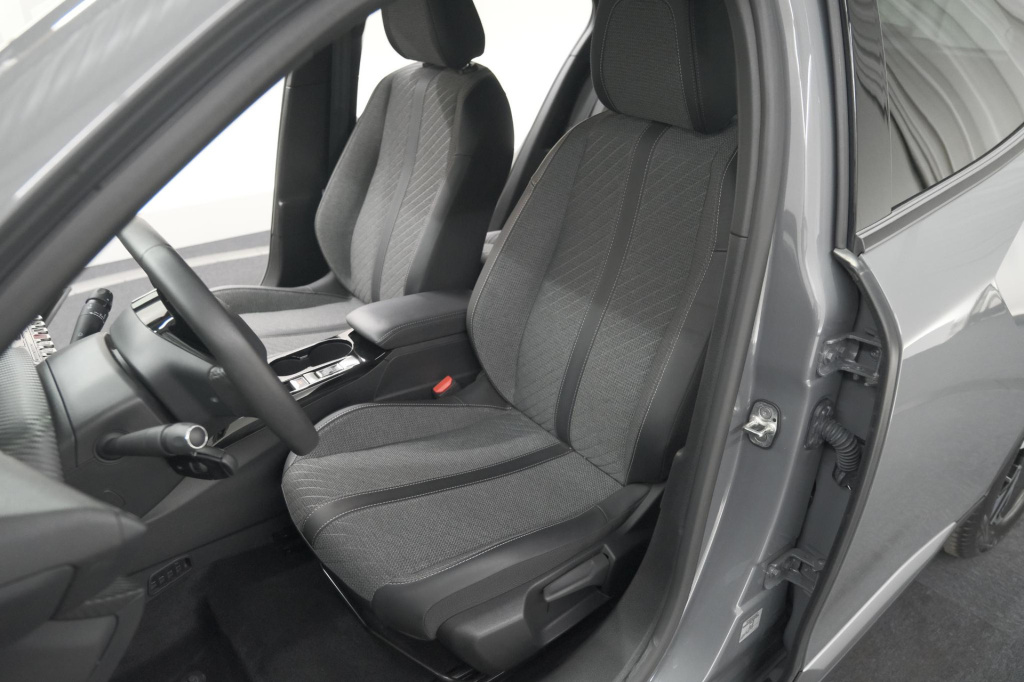 Peugeot E-2008