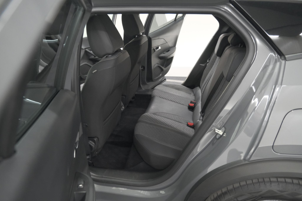 Peugeot E-2008