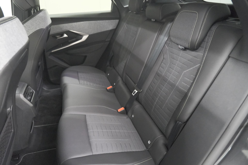 Peugeot E-3008