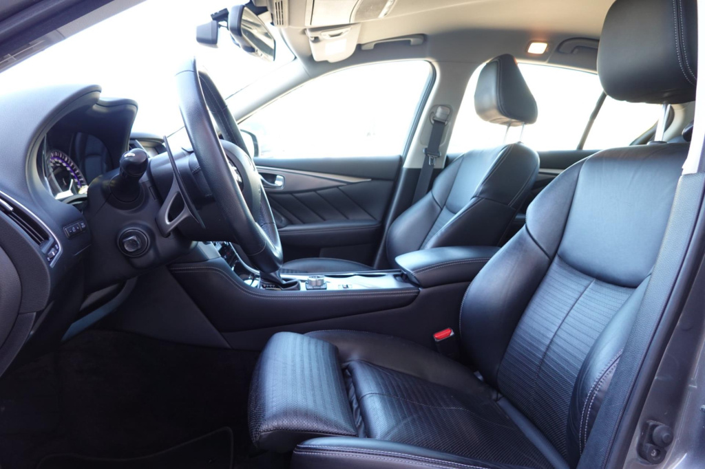 Infiniti Q