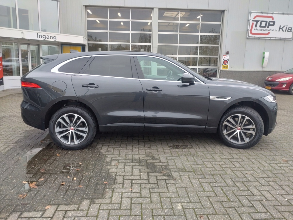 Jaguar F-pace