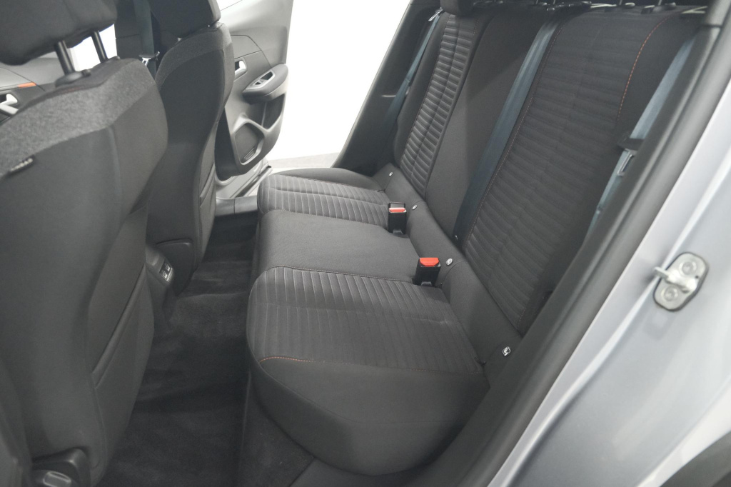 Peugeot E-2008