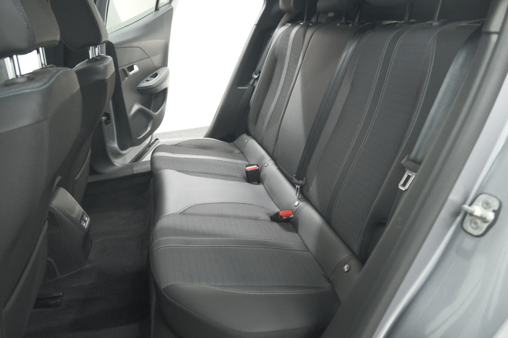 Peugeot E-2008