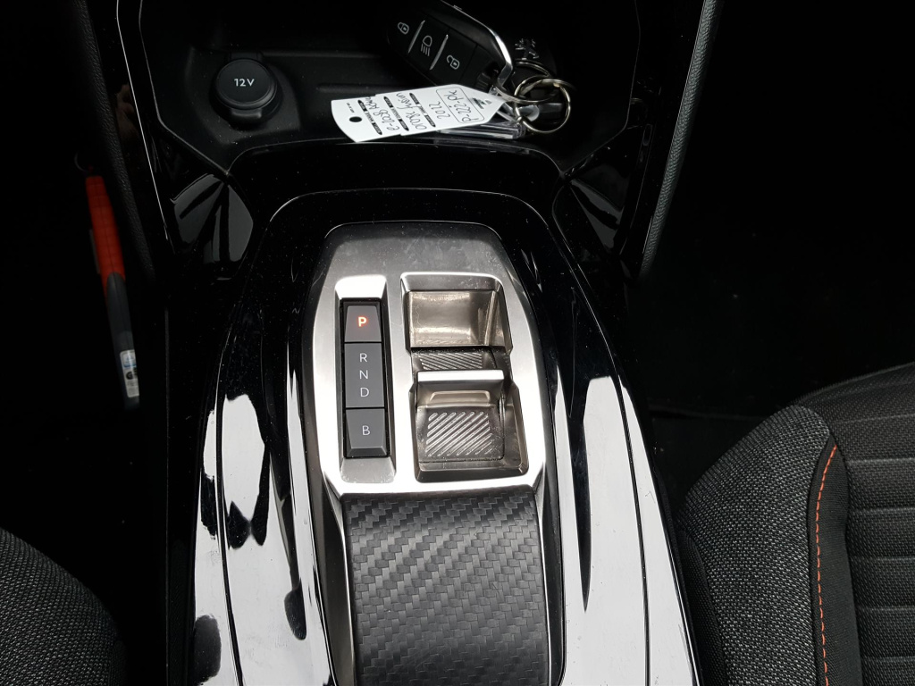 Peugeot E-2008