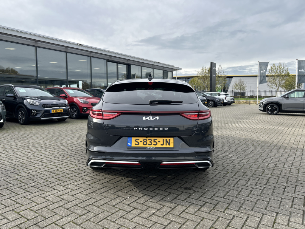 Kia Proceed