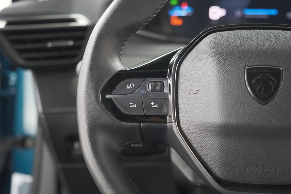 Peugeot E-2008
