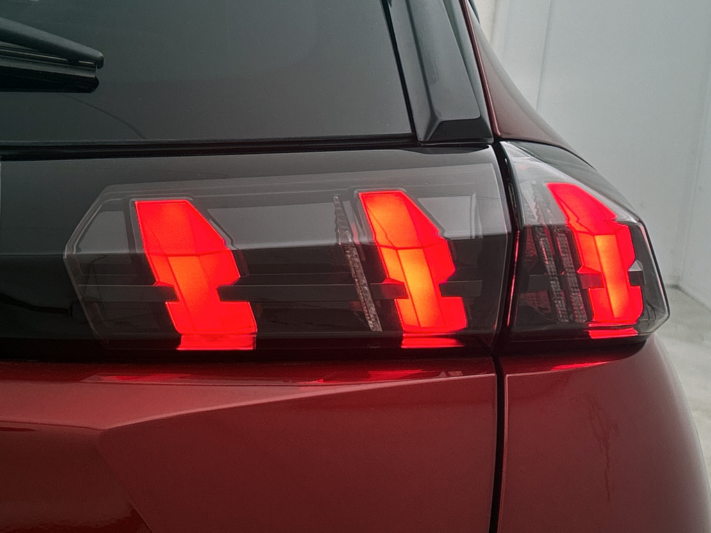 Peugeot E-2008