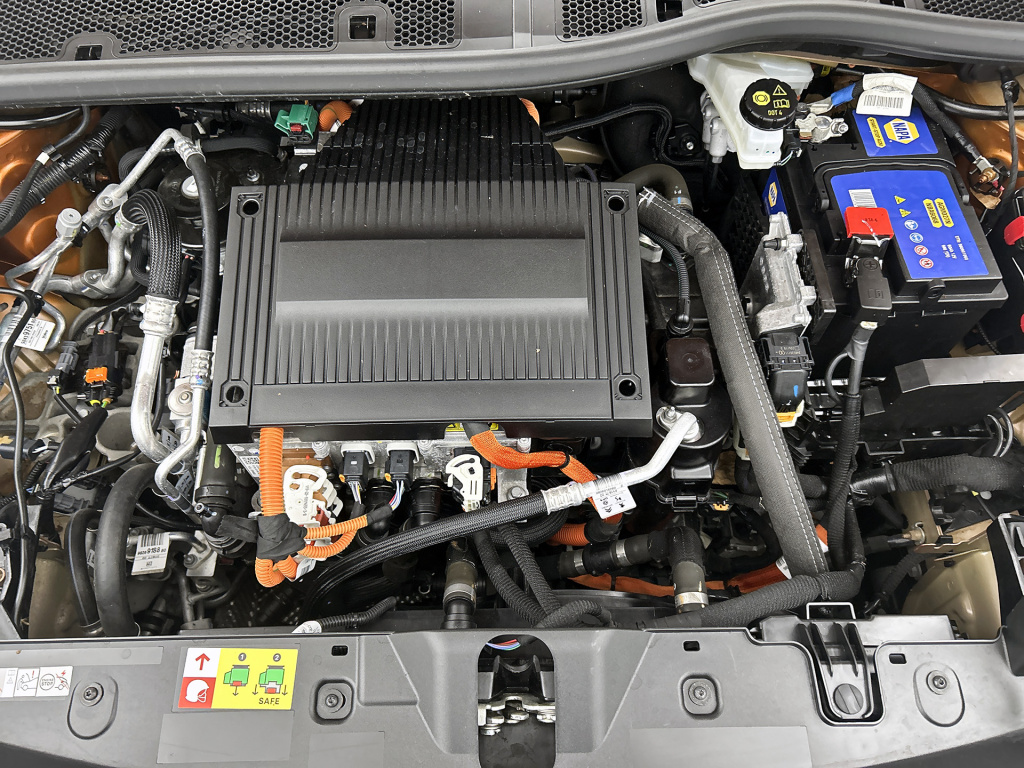 Peugeot E-2008