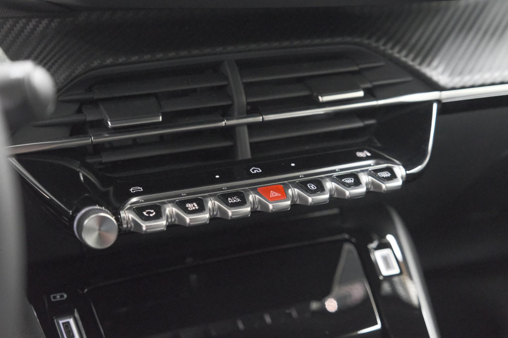 Peugeot E-2008