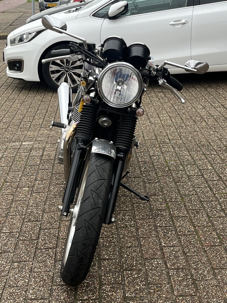 Triumph Thruxton 900