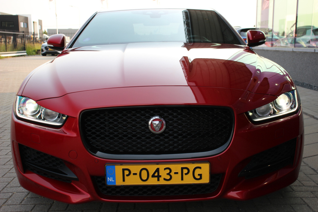 Jaguar Xe