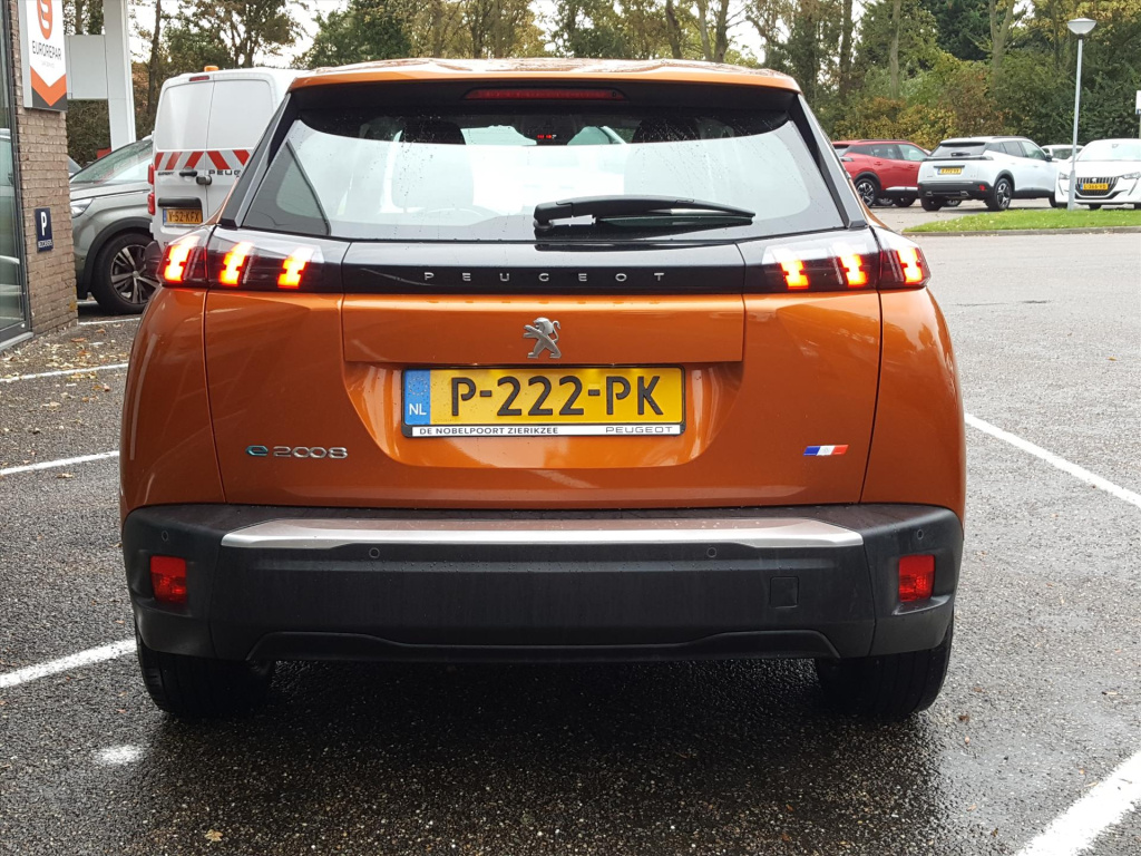 Peugeot E-2008