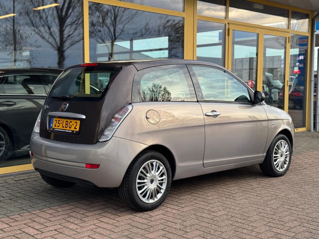 Lancia Y(psilon)