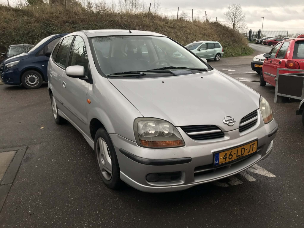 Nissan Almera Tino