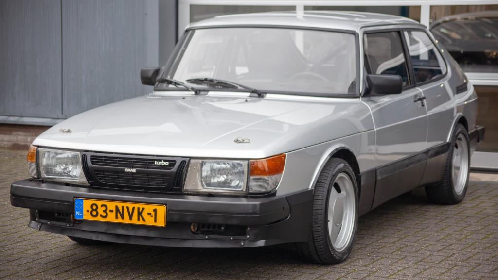Saab 900