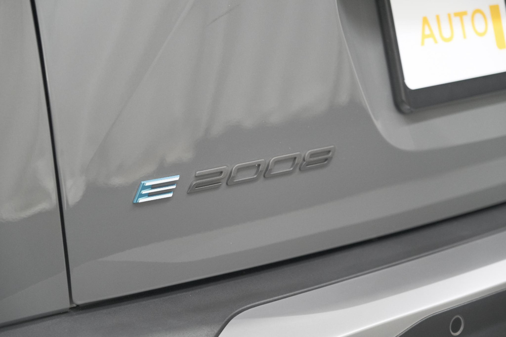 Peugeot E-2008