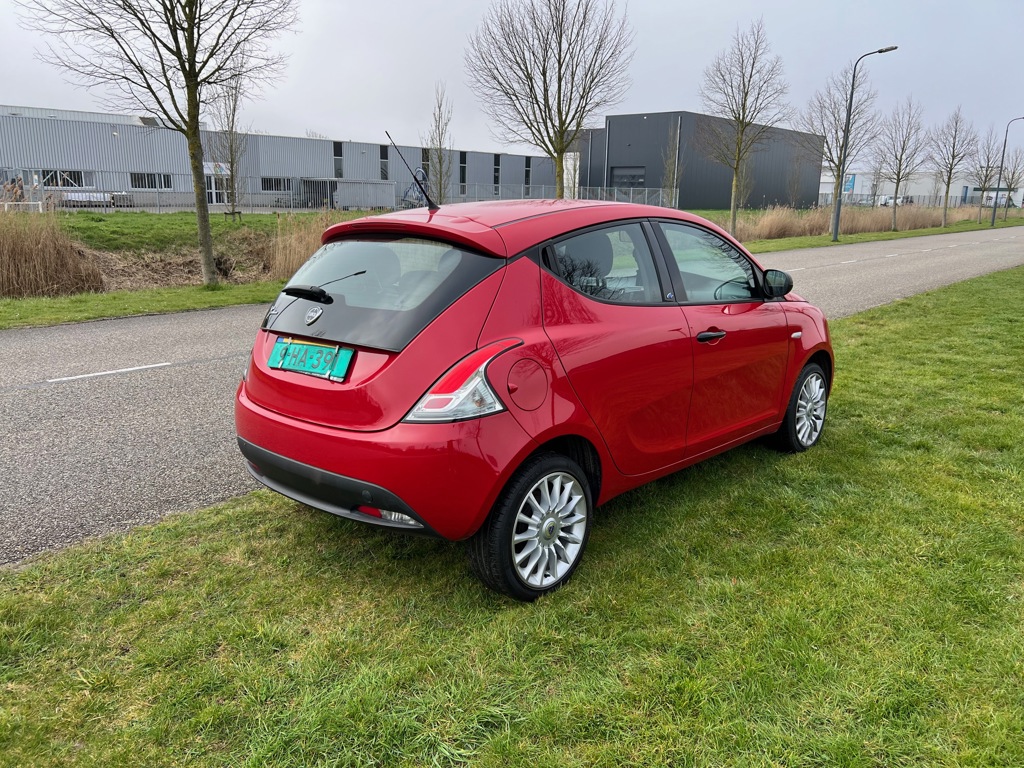 Lancia Y(psilon)