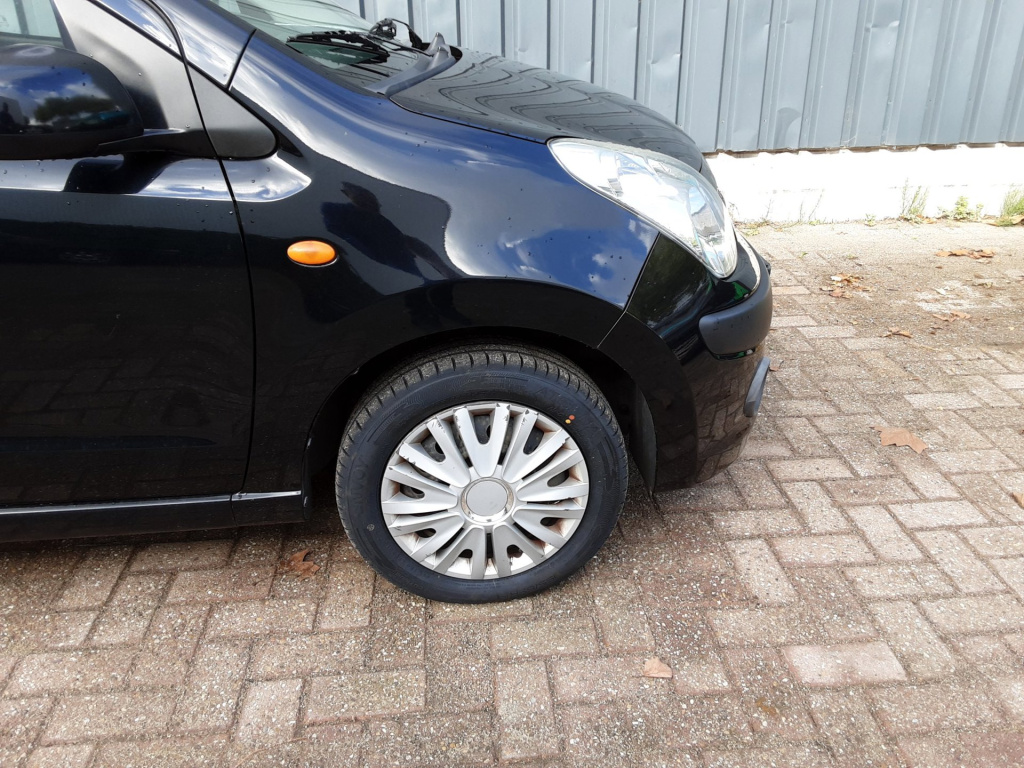 Nissan Pixo