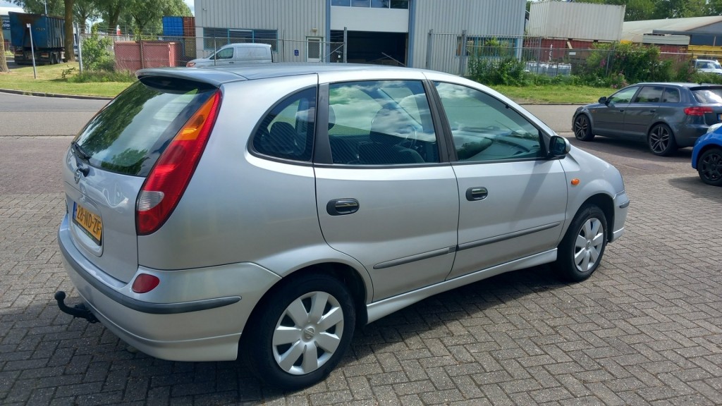 Nissan Almera Tino